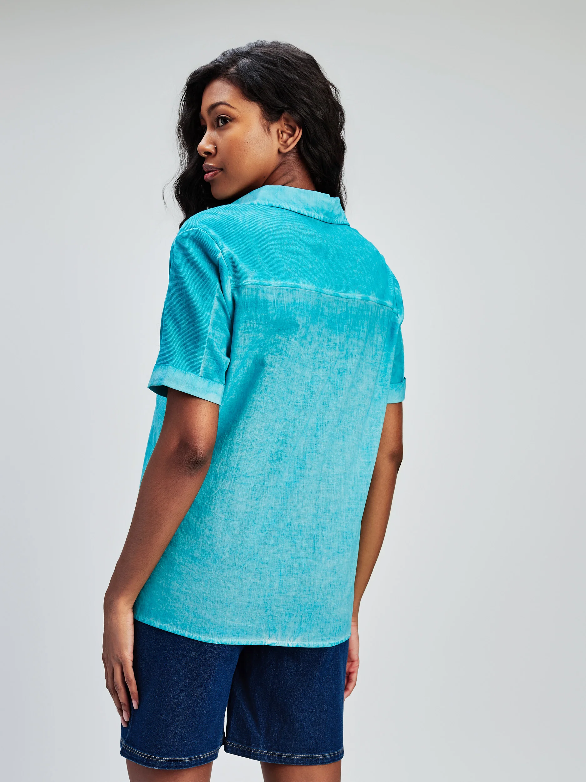 Blouse ample à manches courtes avec boutons - Image 11
