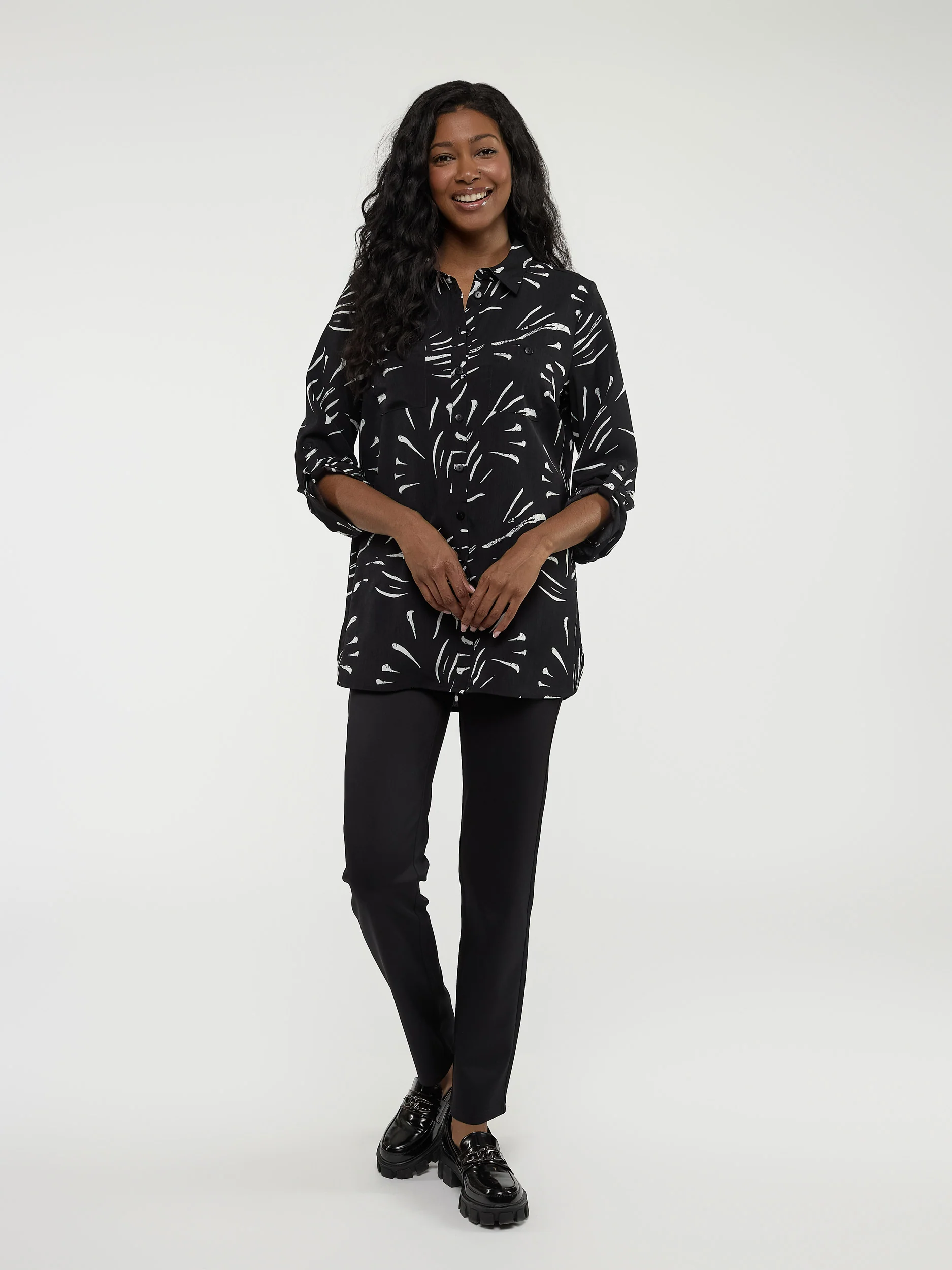 Blouse longueur tunique ample à manches 3/4 avec boutons - Image 2