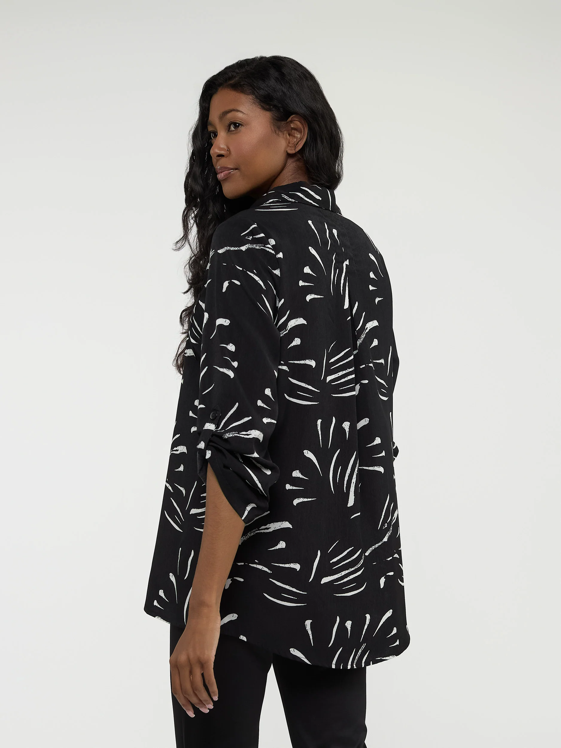 Blouse longueur tunique ample à manches 3/4 avec boutons - Image 3