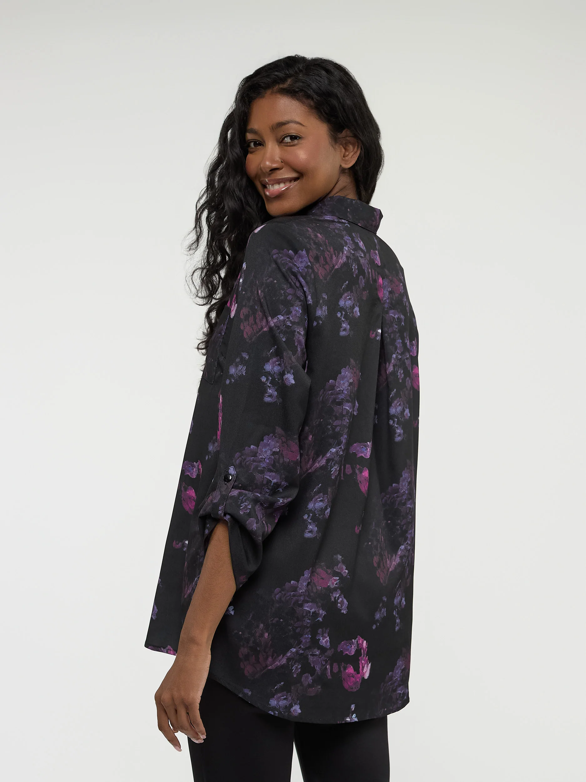 Blouse longueur tunique semi-ajustée à manches 3/4 avec boutons - Image 3