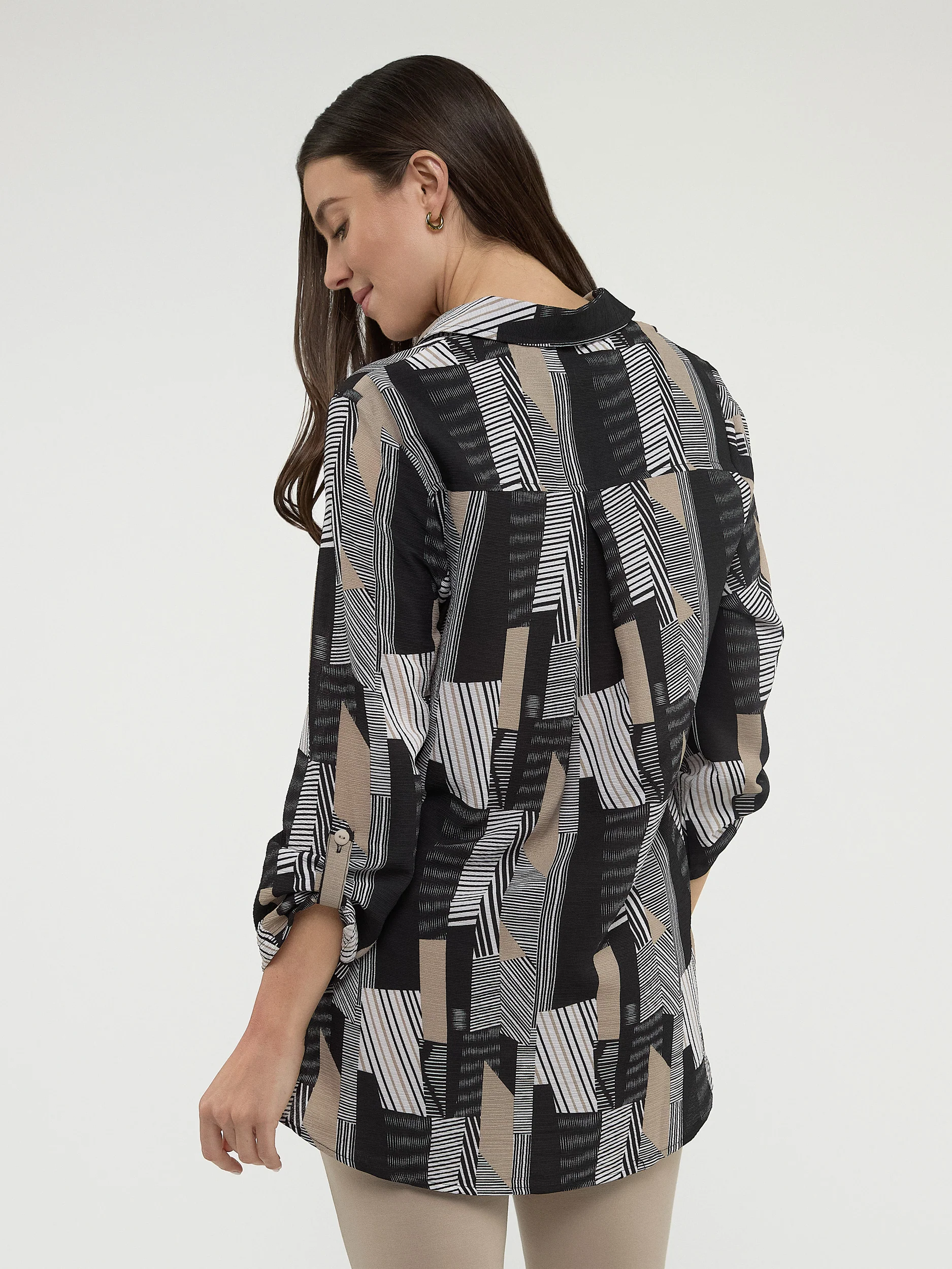 Blouse longueur tunique semi-ajustée à manches 3/4 avec boutons - Image 3