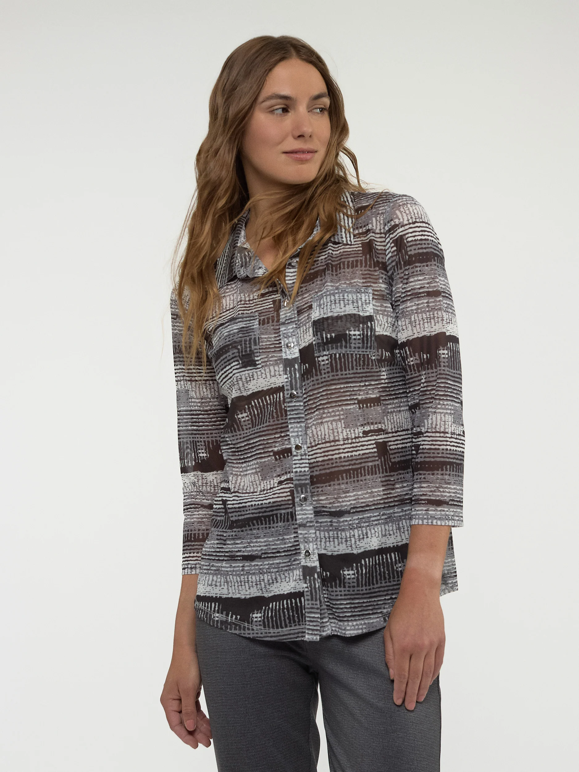 Blouse semi-ajustée à manches 3/4 avec boutons - Image 2