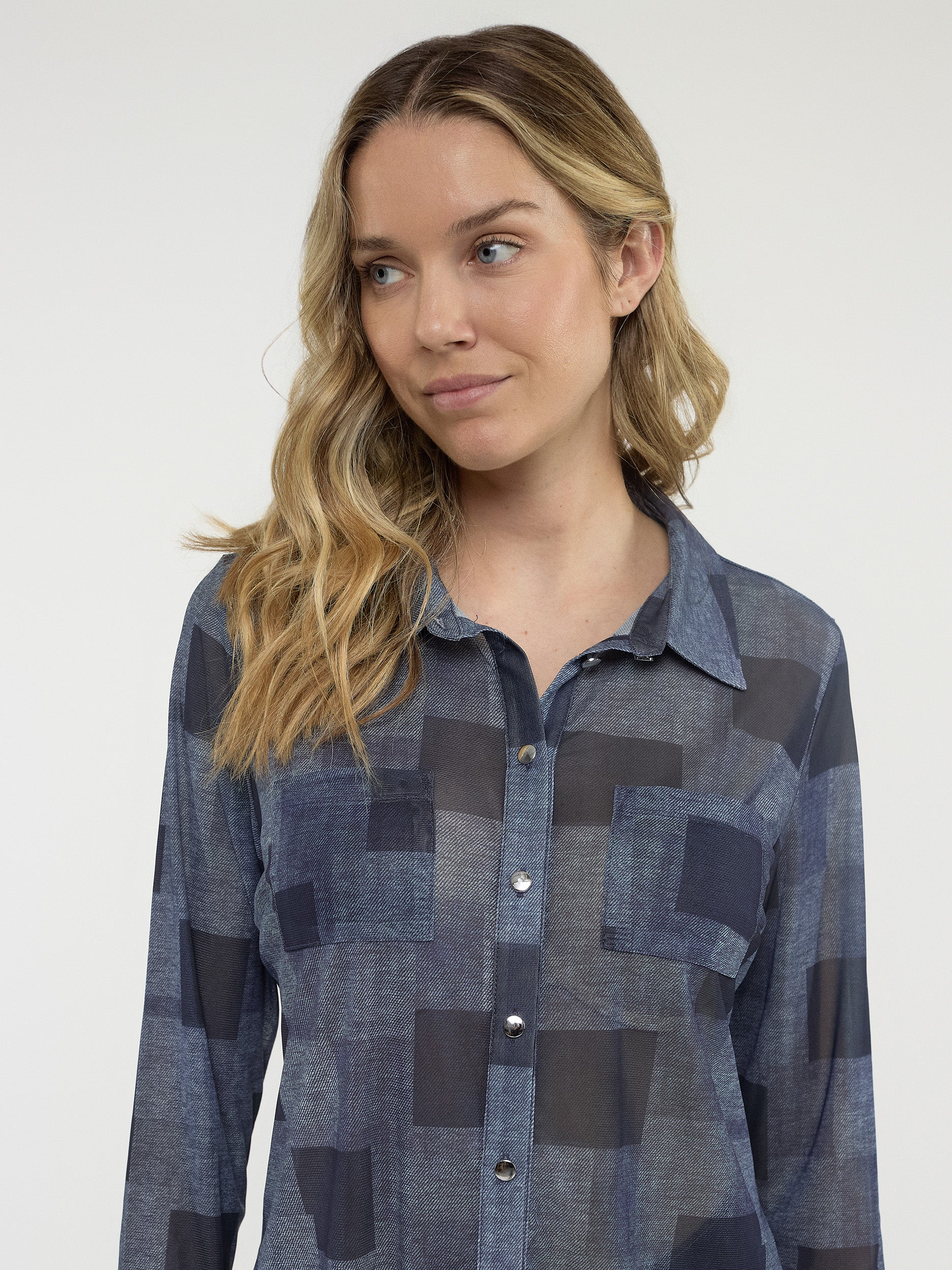 Blouse semi-ajustée à manches 3/4 avec boutons - Image 6