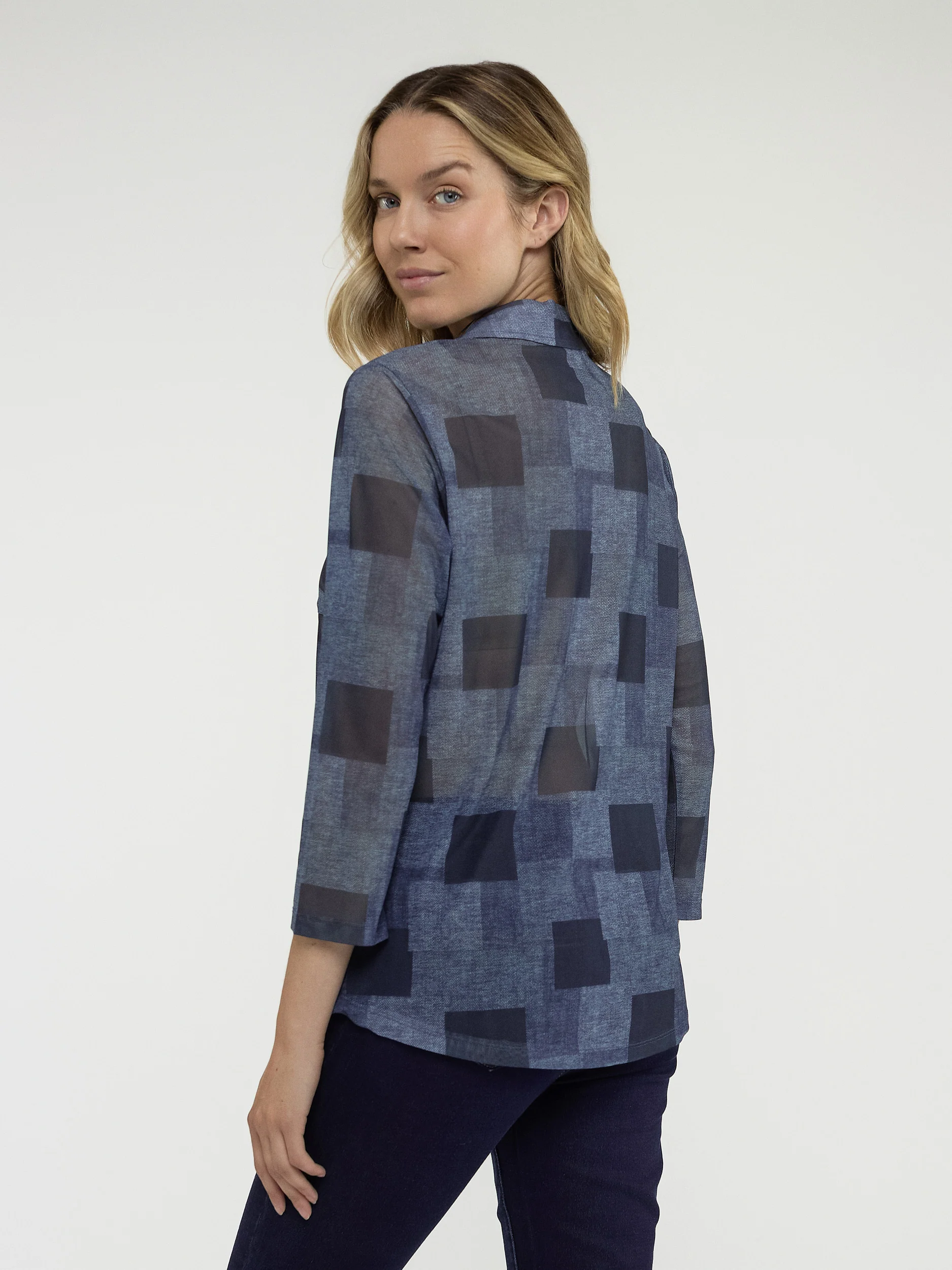 Blouse semi-ajustée à manches 3/4 avec boutons - Image 7