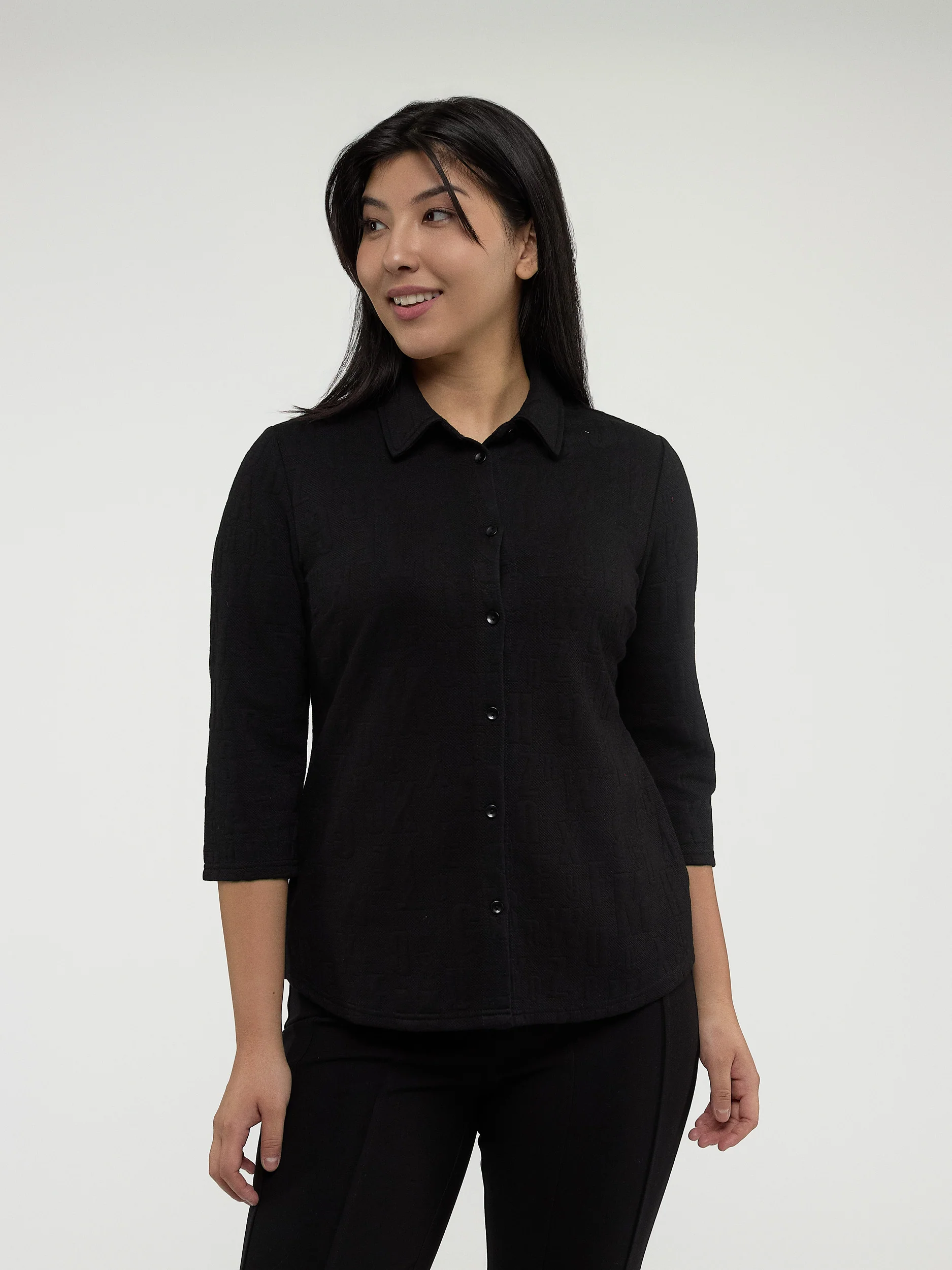 Blouse semi-ajustée à manches 3/4 avec boutons
