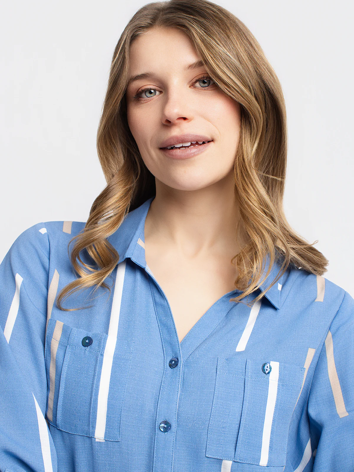 Blouse semi-ajustée à manches 3/4 avec boutons - Image 5
