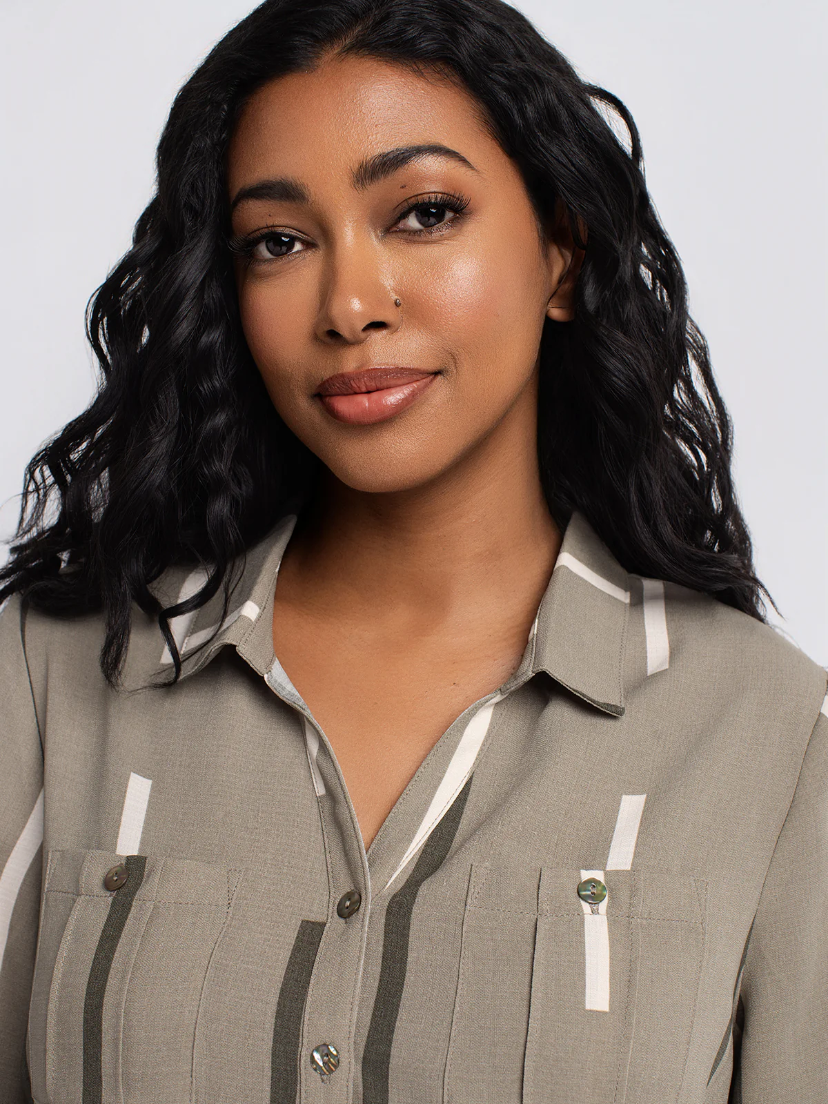Blouse semi-ajustée à manches 3/4 avec boutons - Image 9