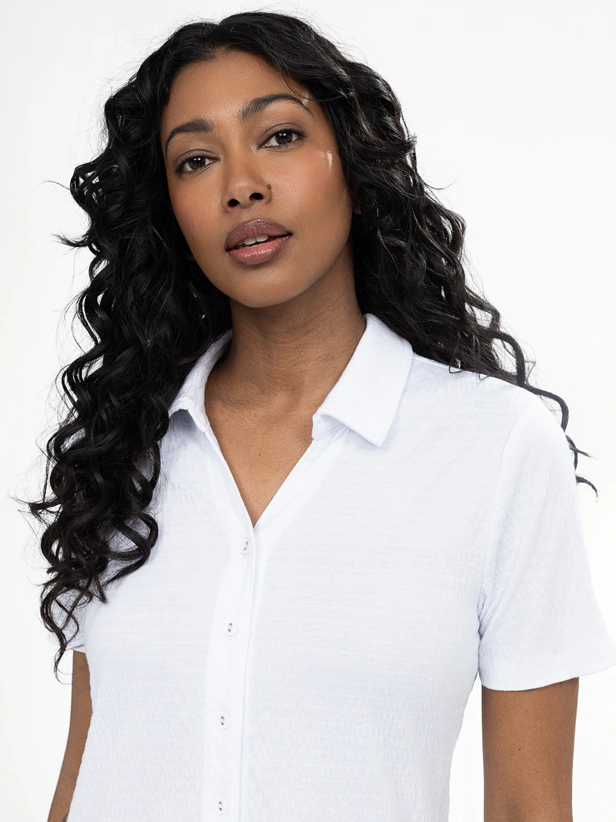 Blouse semi-ajustée à manches courtes avec boutons - Image 10