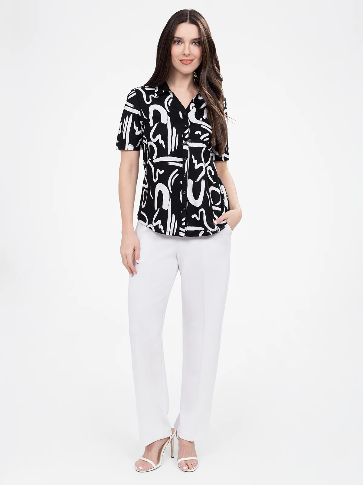 Blouse semi-ajustée à manches courtes avec boutons - Image 6