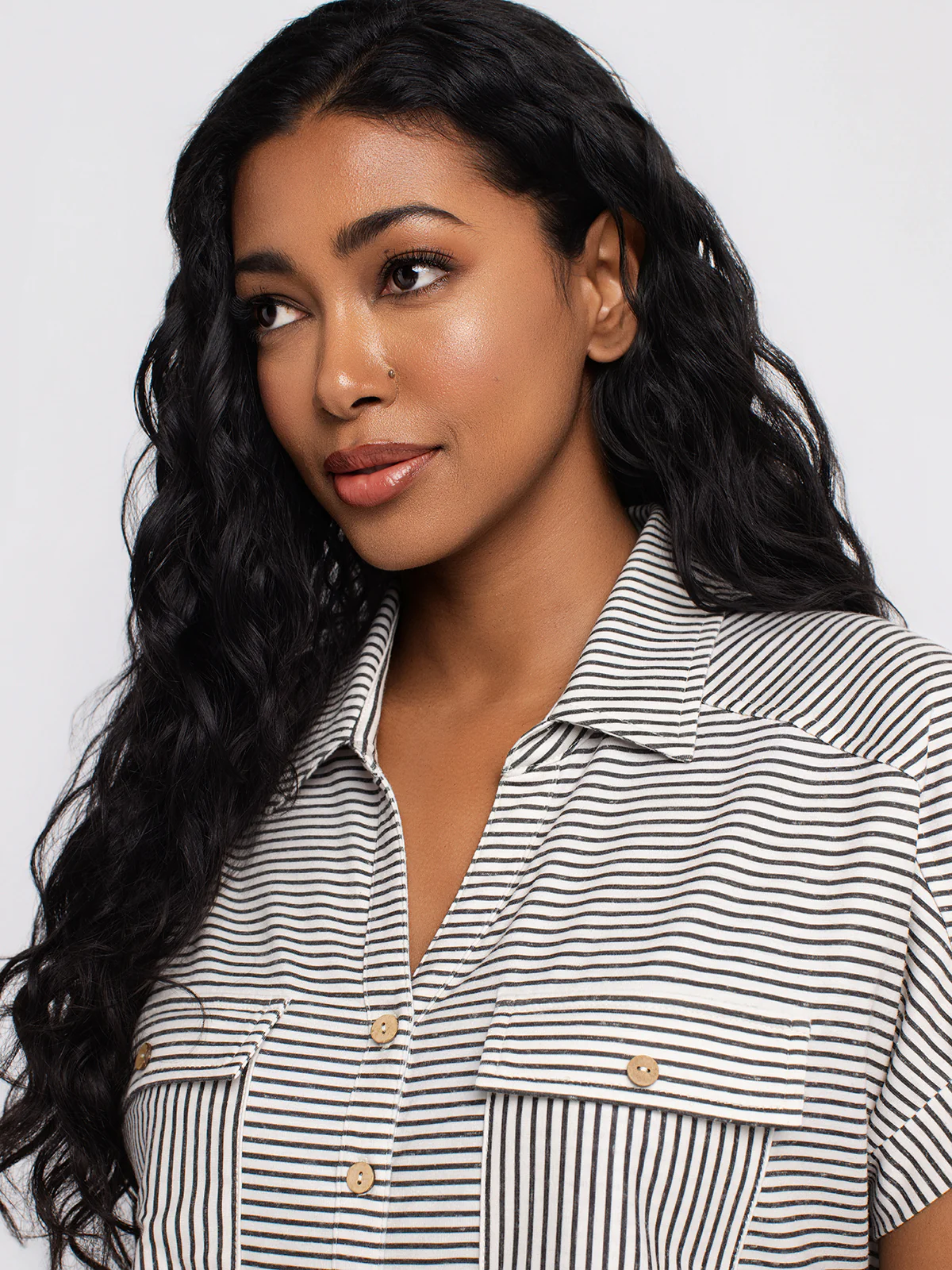Blouse semi-ajustée à manches courtes avec boutons - Image 10