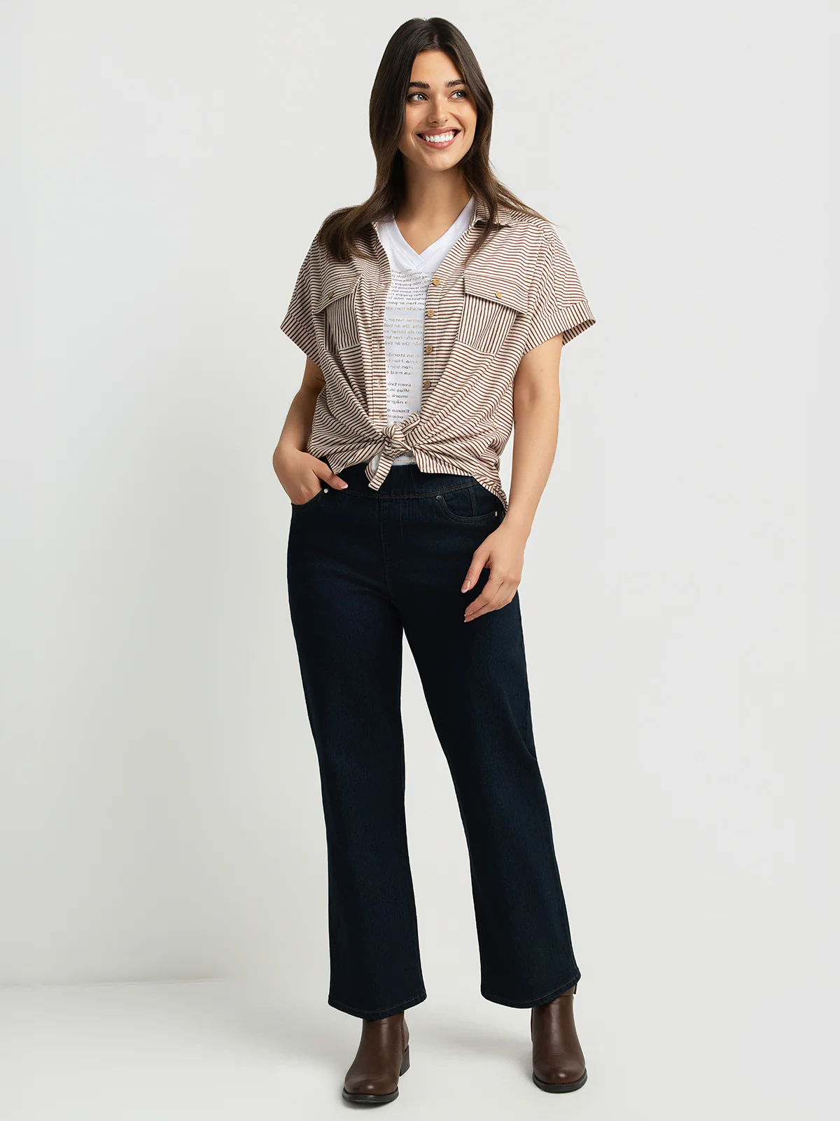 Blouse semi-ajustée à manches courtes avec boutons - Image 2