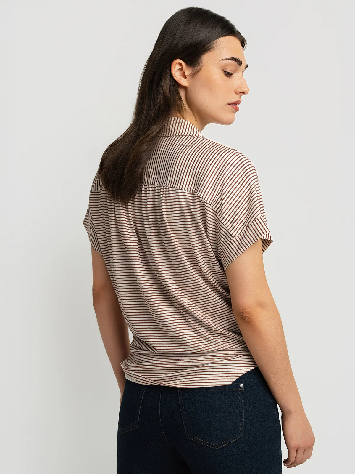 Blouse semi-ajustée à manches courtes avec boutons - Image 3