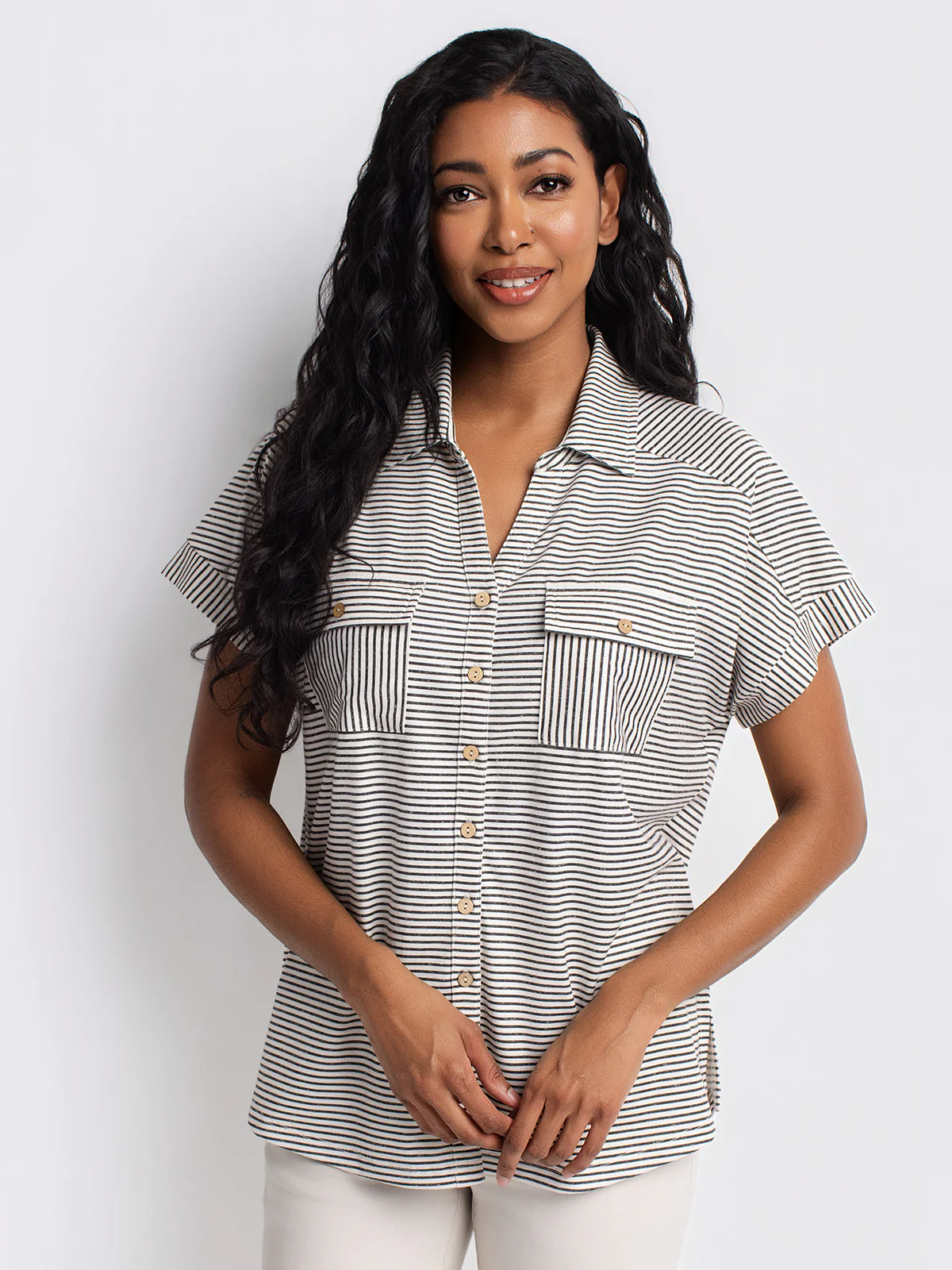 Blouse semi-ajustée à manches courtes avec boutons - Image 9