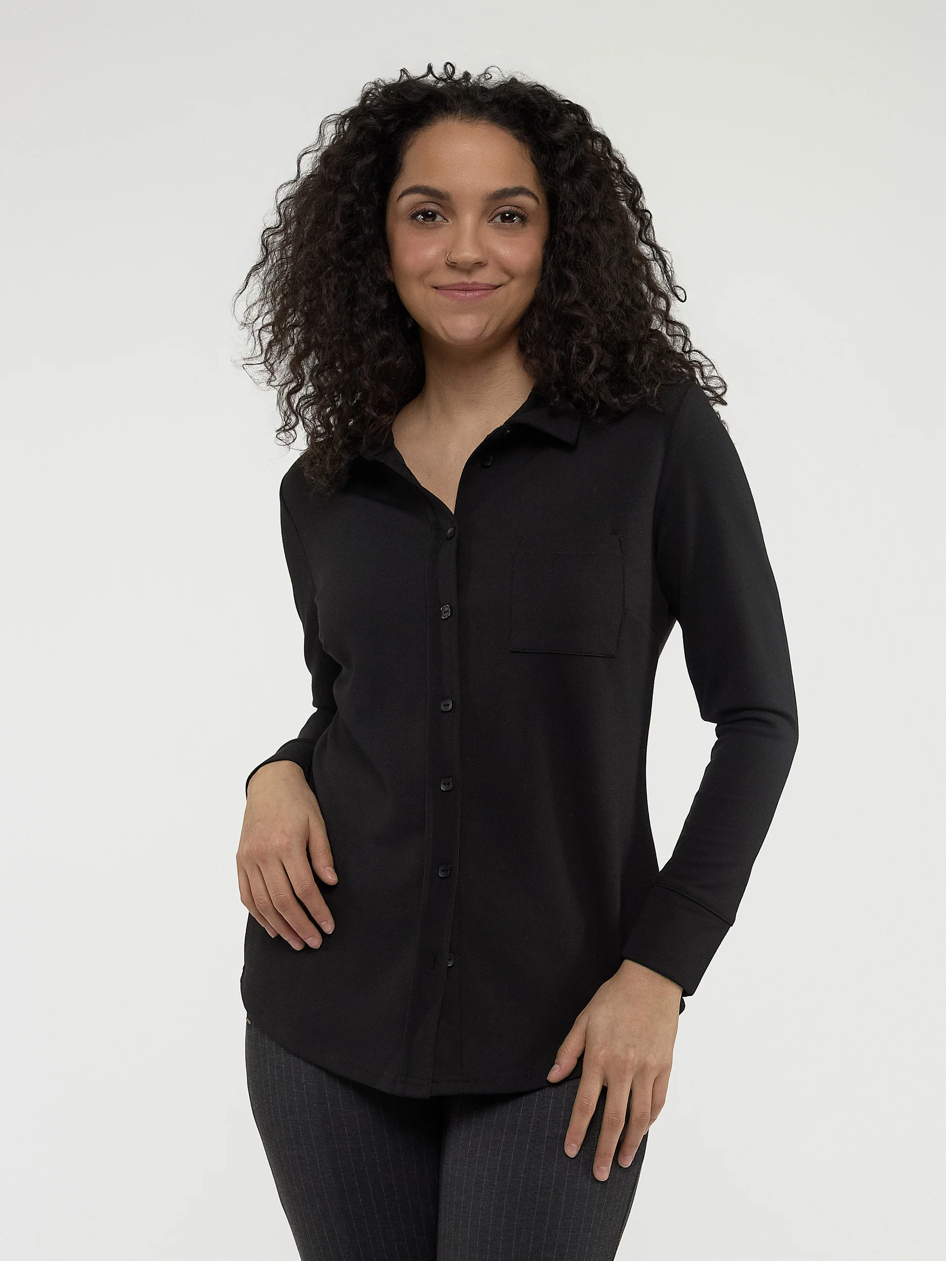 Blouse semi-ajustée à manches longues avec boutons - Image 2