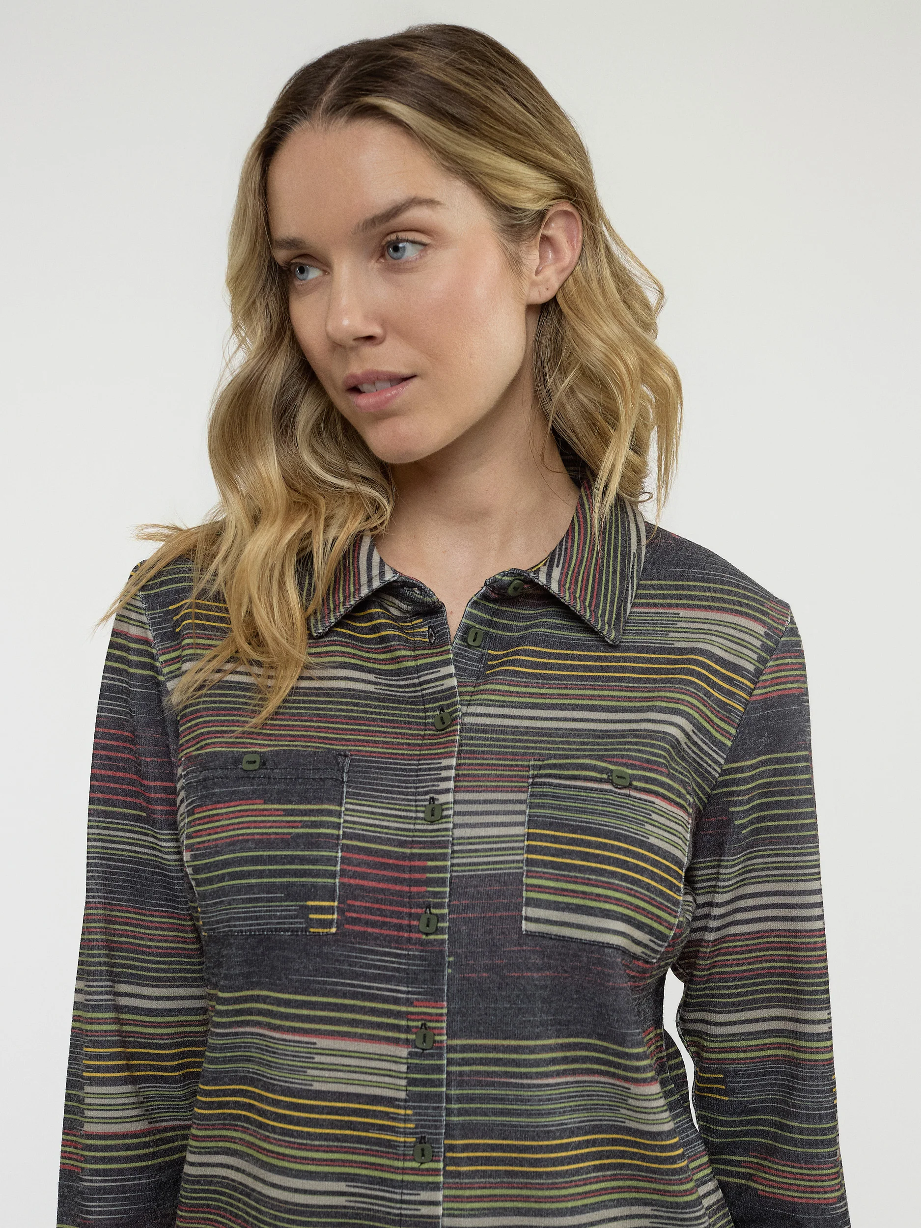 Blouse semi-ajustée à manches longues avec boutons - Image 2
