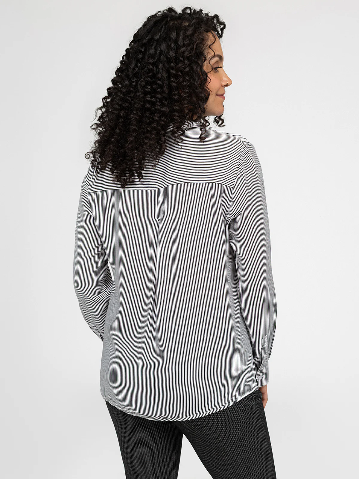 Blouse semi-ajustée à manches longues avec boutons - Image 3