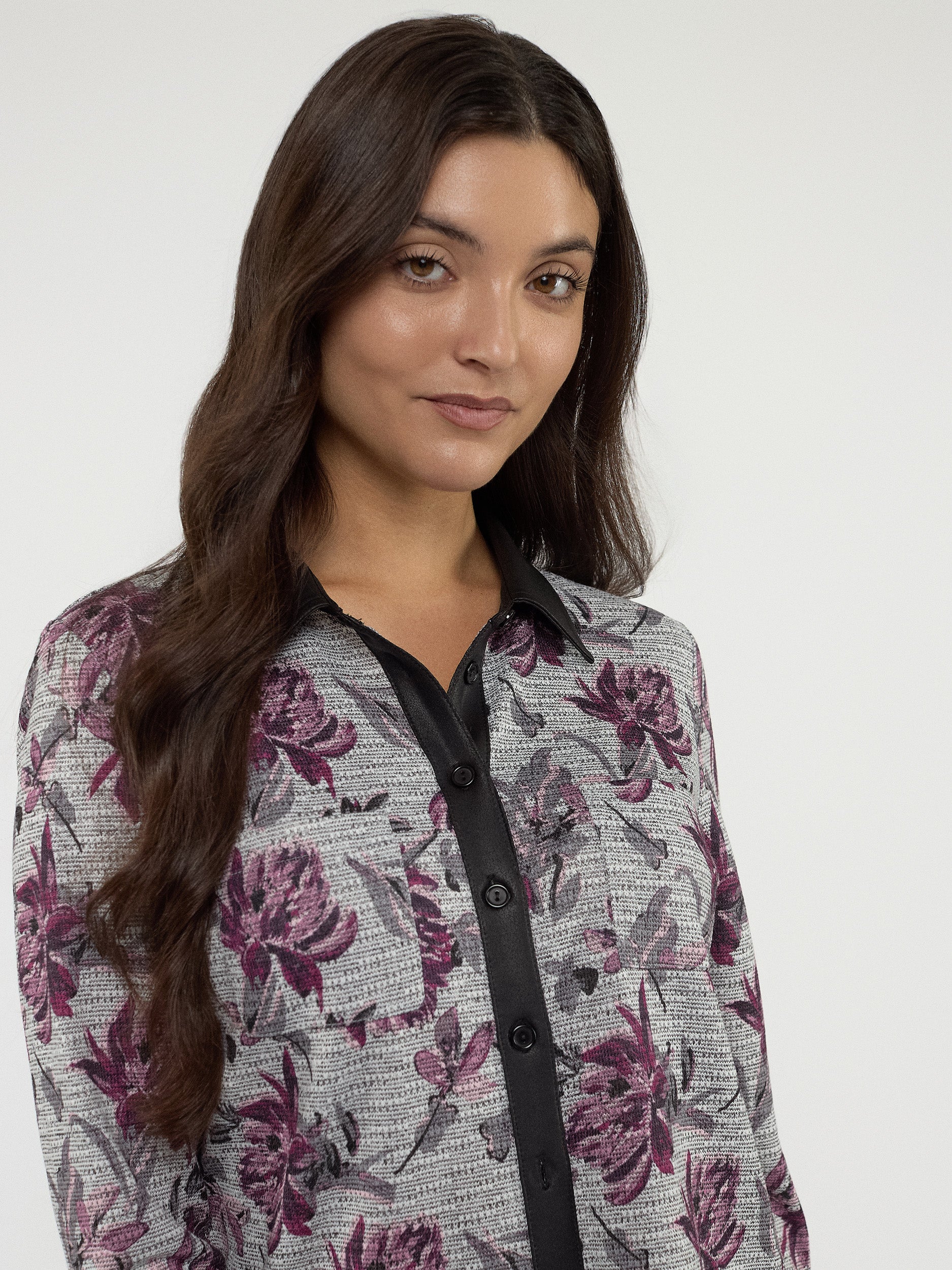 Blouse semi-ajustée à manches longues avec boutons - Image 2