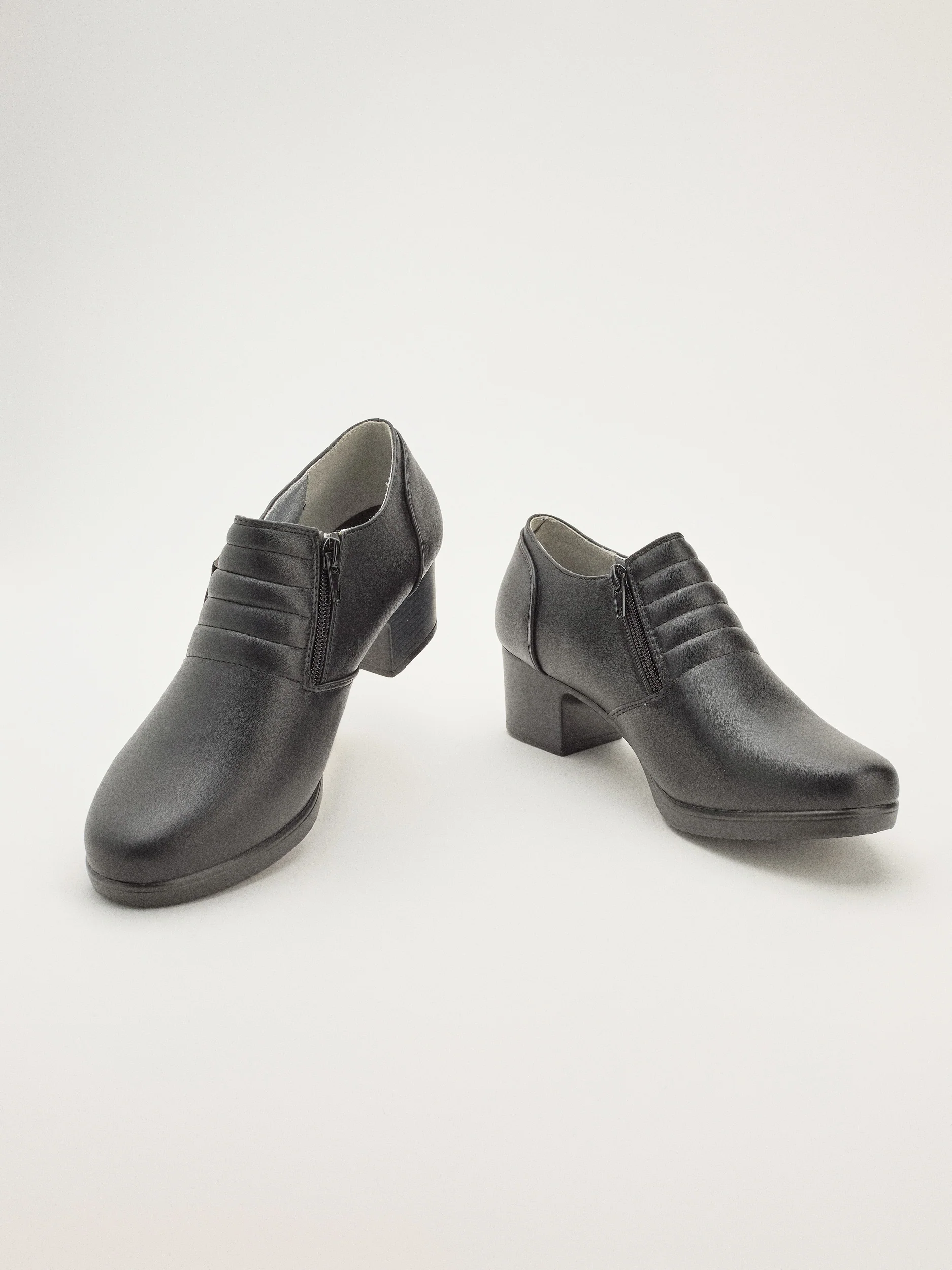 Chaussures à talons bas - Image 2