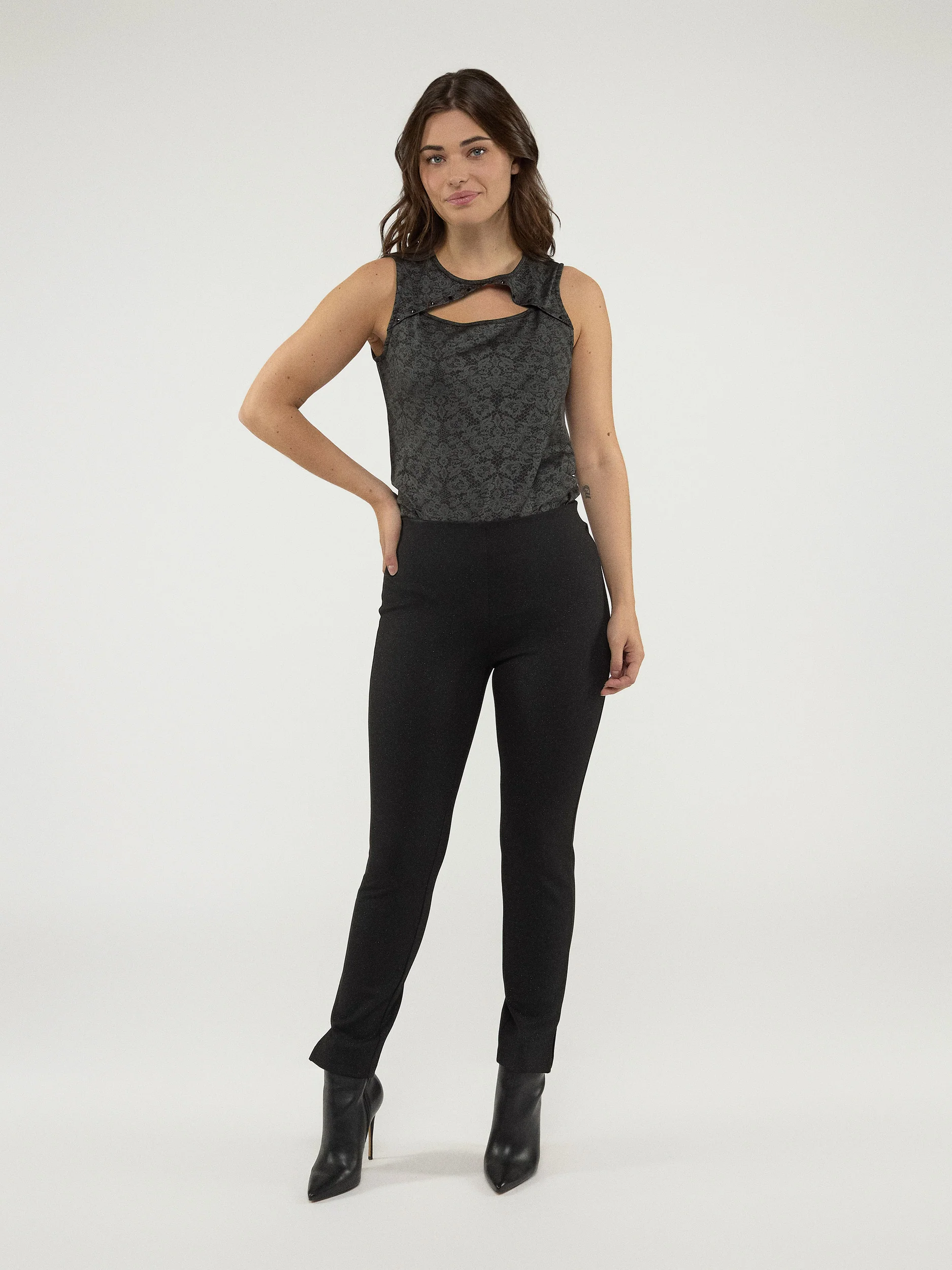 Pantalon étroit ajusté à la cheville à enfiler