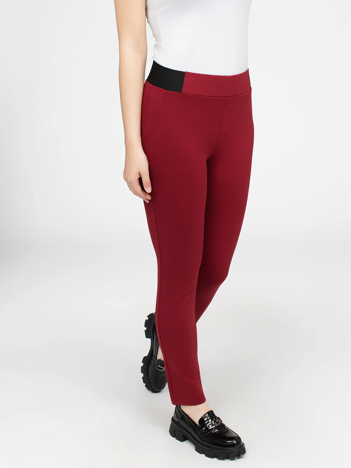 Pantalon étroit ajusté à la cheville à enfiler