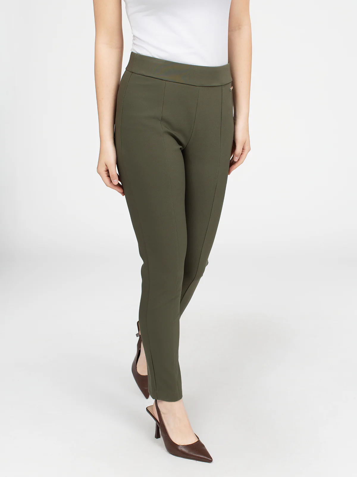 Pantalon habillé étroit semi-ajusté à enfiler - Image 13